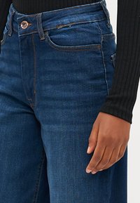ONLY Petite ONLMADISON BLUSH WIDE - Wide leg - dark blue denim