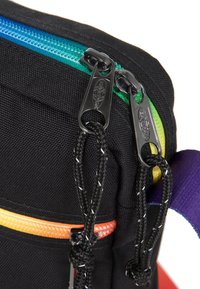 Eastpak THE ONE - Axelremsväska - rainbow dark
