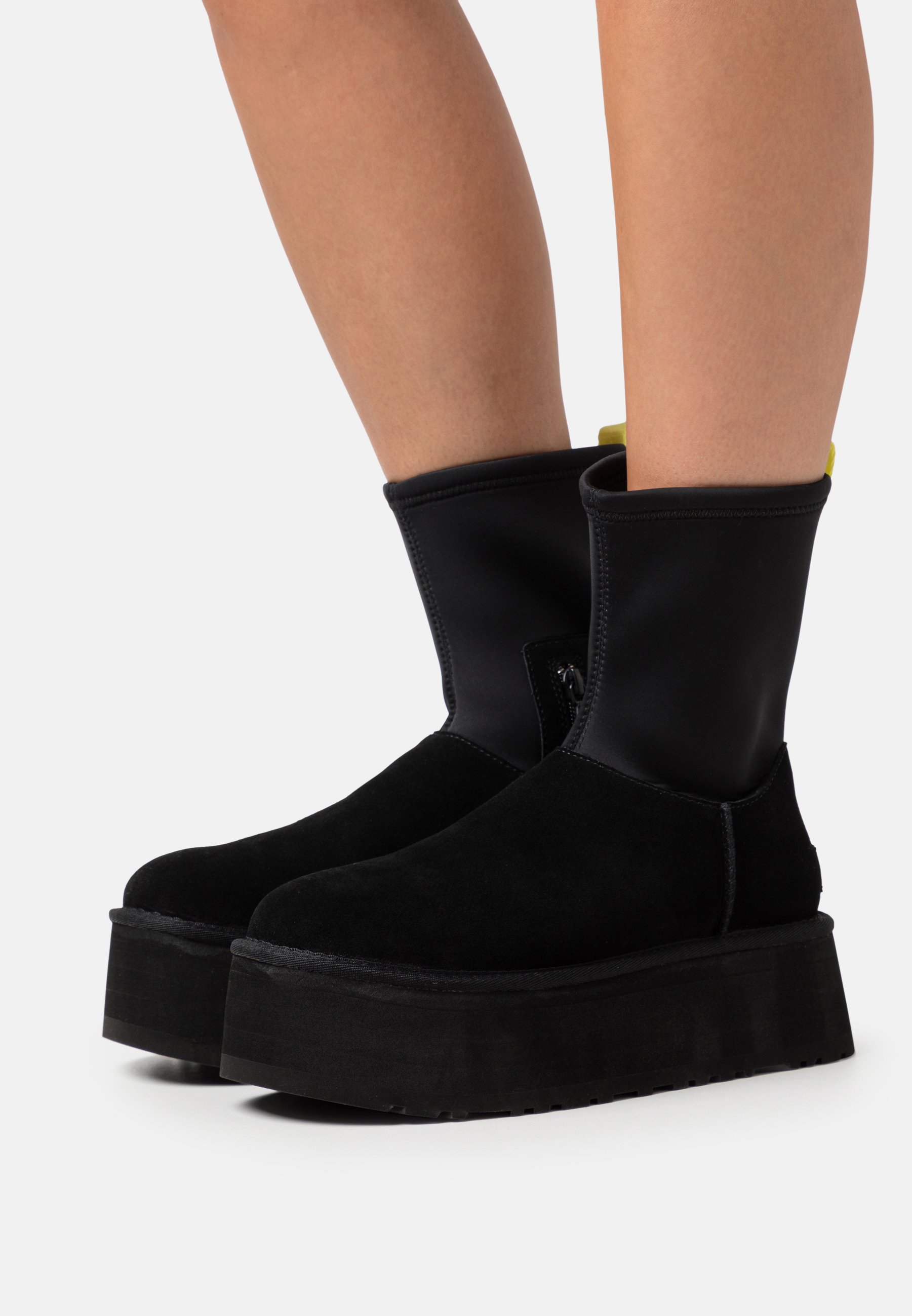 UGG CLASSIC DIPPER - Platform ankle boots - black - Zalando 
