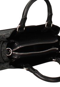 Sac à main noir avec deux poignées, extérieur texturé, ferrures argentées et deux compartiments zippés. La doublure intérieure est en matériau noir uni.