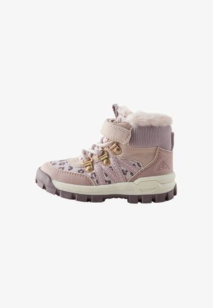 Lyserød toddler-støvle med leopardprint, foring af pels, velcrolukning, snørebånd og robust sål, designet til koldt vejr.