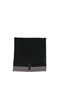 Collo nero a maglia con texture a costine, caratterizzato da una striscia orizzontale grigia a contrasto nella parte inferiore e da un piccolo tag in pelle con marchio.