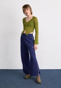 Nike Sportswear PANT - Teplákové kalhoty - ashen slate
