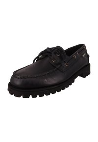 Zapato de barco de cuero negro con punta redondeada, cordones en la parte delantera y ojales de metal. Suela texturizada con surcos profundos para mayor agarre.