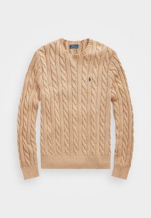Beige neulepusero, jossa on pitkät hihat ja resorikaulukset, varustettu pienellä sinisellä kirjotulla Polo Ralph Lauren -logolla rinnassa.