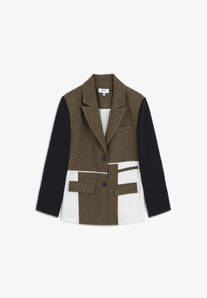 Brauner Hahnentritz-Blazer mit schwarzen Ärmeln, weißen Streifenakzenten und zwei Fronttaschen, strukturierten Revers und Knopfverschluss.