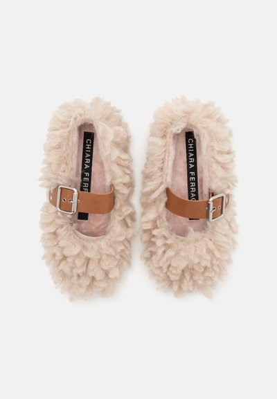 CHIARA FERRAGNI Balerinke s paščkom - beige