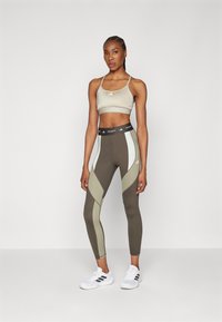 adidas Performance TECHFIT 7/8 - Trikoot - shadow olive/silver pebble