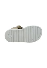 Sole di sandalo in gomma bianca con motivo a grana testurizzato, caratterizzata da un design a punta arrotondata e un logo circolare sul tallone.