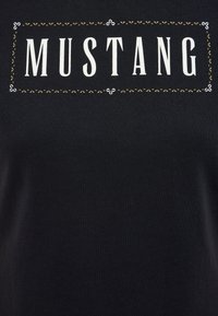Mustang STYLE LOA - Tričko s potlačou - schwarz