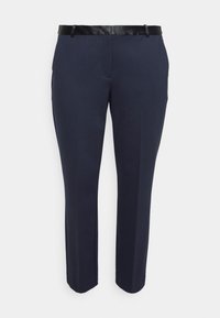Marineblaue, taillierte Hose mit slim fit. Sie verfügt über einen schwarzen Satinbund, zwei seitliche Taschen und eine glatte Stoffoberfläche.