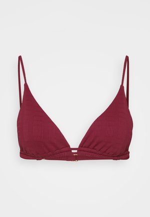 Bralette triangolare bordeaux con texture a coste, spalline sottili regolabili e un'apertura centrale accentuata da un dettaglio color oro.