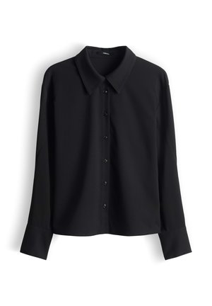 Zwarte blouse met lange mouwen gemaakt van gladde stof. Voorzien van een klassieke kraag, knoopsluiting aan de voorkant en gestructureerde manchetten. Eenvoudig, effen ontwerp zonder patronen.