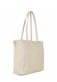 Beige læder tote taske med to lange håndtag, rektangulær form, glat tekstur og en sidelæns metalring detalje.