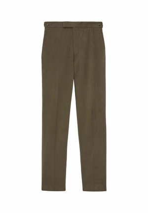 Hnedé nohavice na mieru s bočnými vreckami a detailmi na gombíkoch na páse, zobrazené na bielom pozadí.