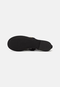 Pretty Ballerinas Ankle strap ballet pumps - blacks
