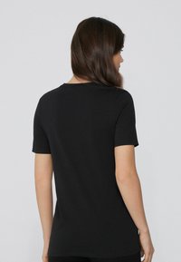 Tezenis Camiseta estampada - schwarz nero stampa ciliegia