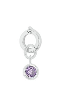 Orecchino in argento con un design circolare e una grande pietra viola sospesa da anelli intrecciati. Finitura liscia e lucida.