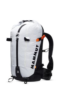 Witte en zwarte rugzak met een ruitpatroon, compressietop, verstelbare banden en oranje accenten. Beschikt over een zwart logo en duurzaam materiaal.