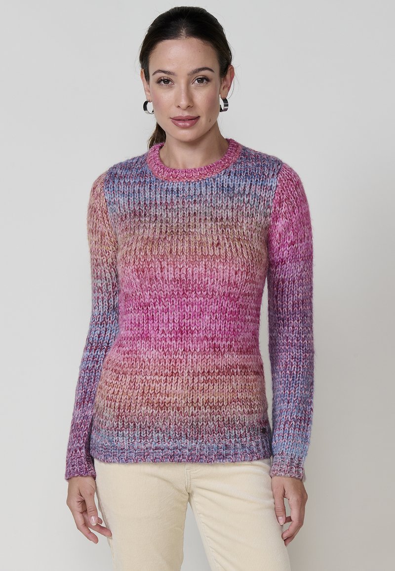 Strickpullover mit Ombre-Muster in rosa, lila und blauen Farbnuancen. Rundhalsausschnitt, lange Ärmel und strukturierter Stoff.