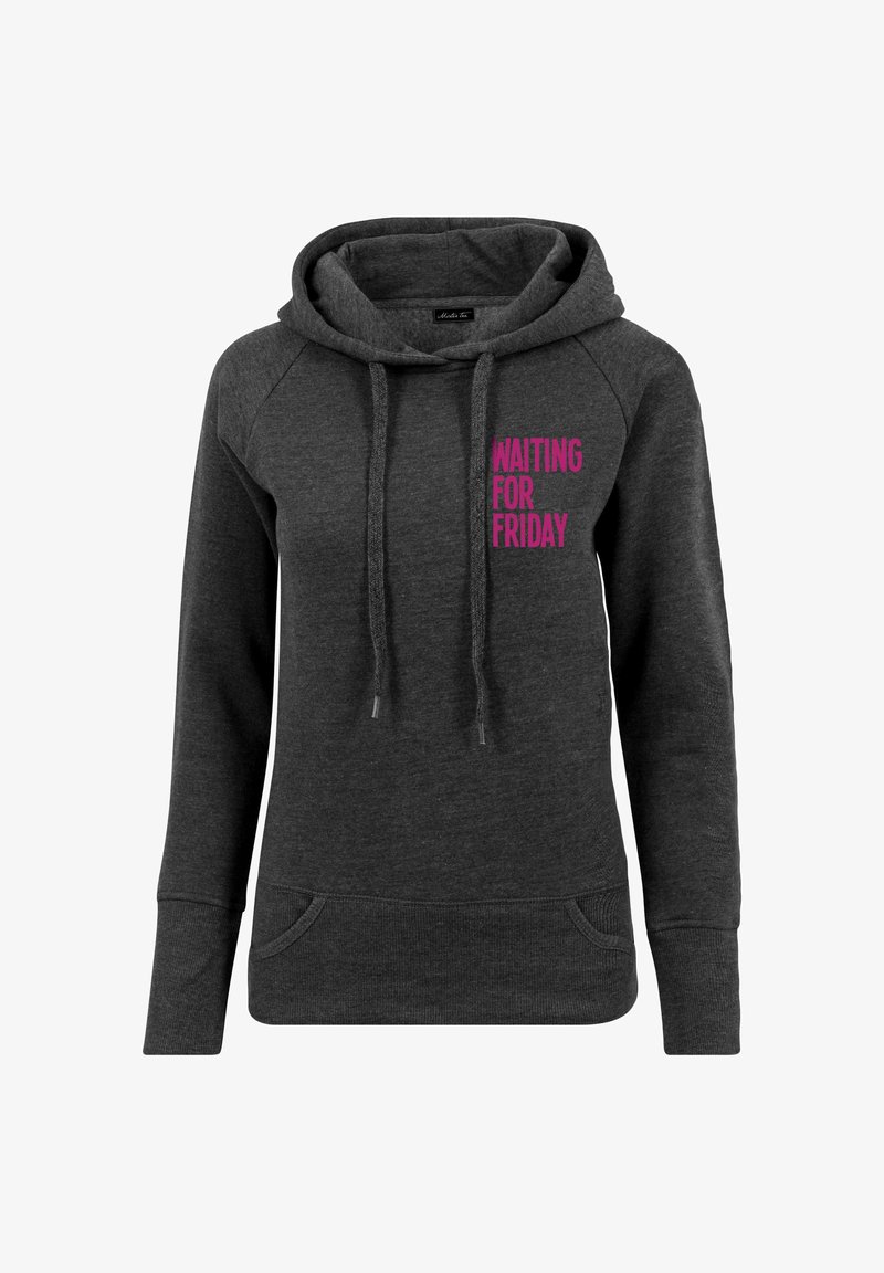 Kohlrabenschwarzer Hoodie mit Kordelzugkapuze, Vordertaschen und pinkem Text mit der Aufschrift "WARTEN AUF FREITAG" auf der oberen linken Seite.