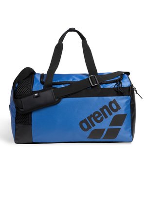 Borsa sportiva blu e nera con tracolla nera regolabile, due manici, tasca laterale in rete e logo "arena" nero.