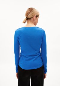 ARMEDANGELS ENRICCAA SOFT - Langarmshirt - warm blue