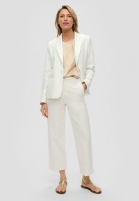 s.Oliver BLACK LABEL SURI REGULAR FIT WIDE LEG  - Flared Jeans - ecru