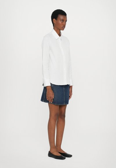 CLOSED CLASSIC SHIRT WITH STRAP DETAIL - Skjortebluse - white