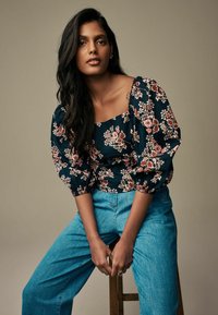 Laura Ashley PUFF SLEEVE SHIRRED REGULAR FIT - Bluse - navy tuttington floral