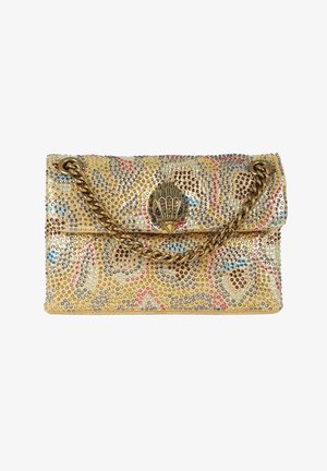 Goudkleurige clutch versierd met meerkleurige strass-steentjes, voorzien van een gouden kettingriem en een decoratieve sluiting in de vorm van een vogel.