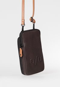 Aunts & Uncles UJI UNISEX - Handyhülle - bitter chocolate