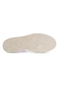 Suola della sneaker ECCO in gomma leggera beige chiaro con una superficie testurizzata, caratterizzata da motivi a stella e accenti circolari. Design flessibile e leggero.