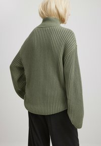 NA-KD Džemper - khaki