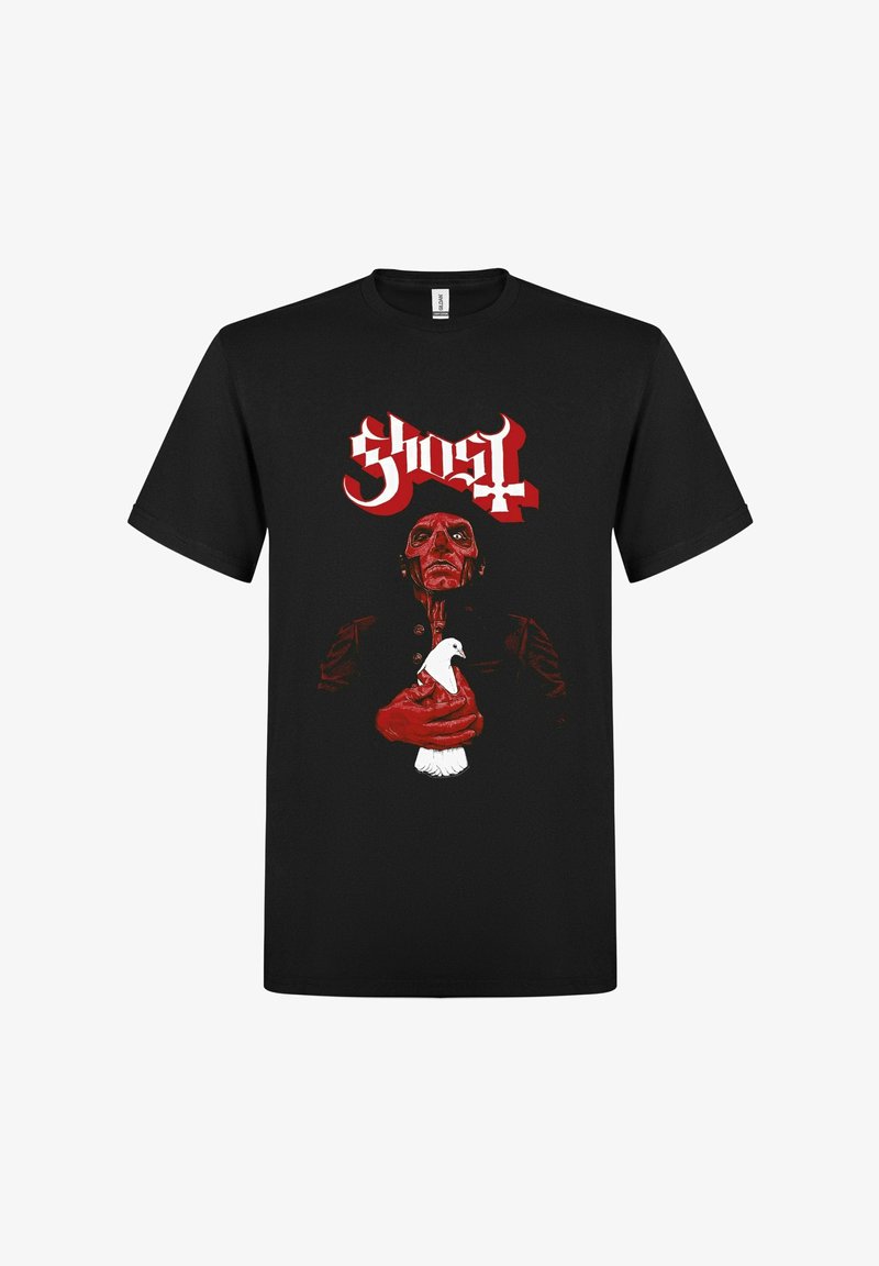 Schwarzes T-Shirt mit rotem und weißem Motiv, das eine rothäutige Figur zeigt, die eine weiße Taube hält, darüber stilisierter roter Schriftzug "Ghost".