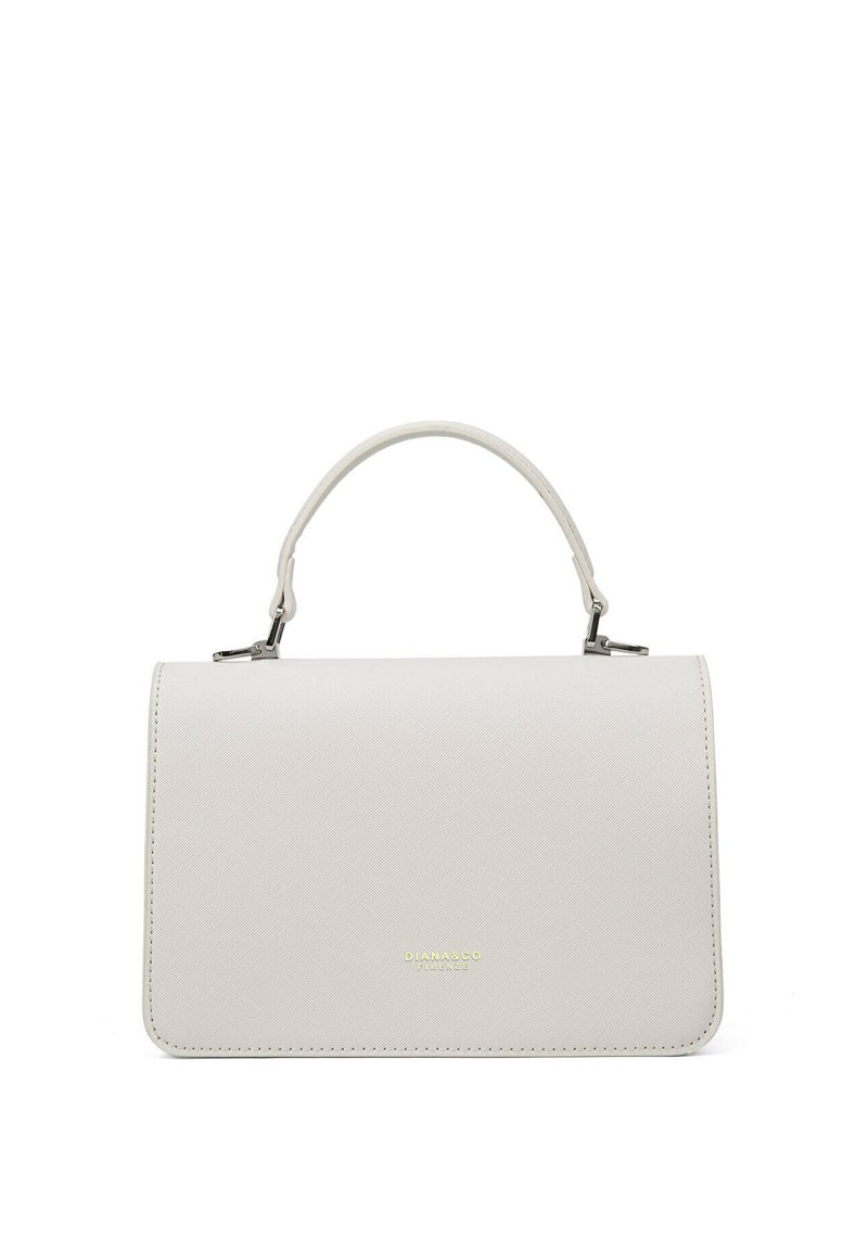 Borsa a mano strutturata di colore grigio chiaro con una superficie testurizzata, manico superiore e dettaglio logo dorato sul fronte. Design minimalista, nessuna minuteria visibile.