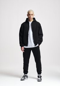 2Y Studios BASIC  - Donji dijelovi trenirke - black