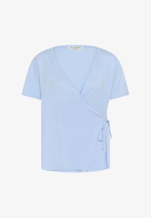 Helltblaues Wickeloberteil aus weichem Stoff, mit kurzen Ärmeln, V-Ausschnitt und seitlicher Bindung, das einen lockeren Sitz bietet.