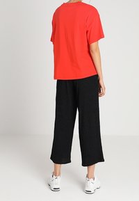 Nike Sportswear T-shirt med print - red