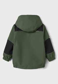 Zielono-czarna dziecięca kurtka z kapturem, z elastycznymi mankietami i dołem, ukazana z tyłu na jednolitym tle.