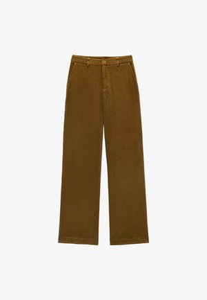 Brązowe, szerokie spodnie o fakturowanej powierzchni z wysokim stanem, z przednimi kieszeniami i miękką teksturą. Idealne na codzienną lub półformalną okazję.