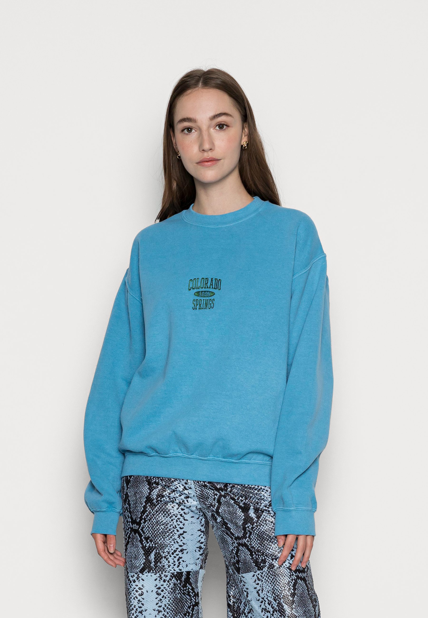 urban outfitters crewneck