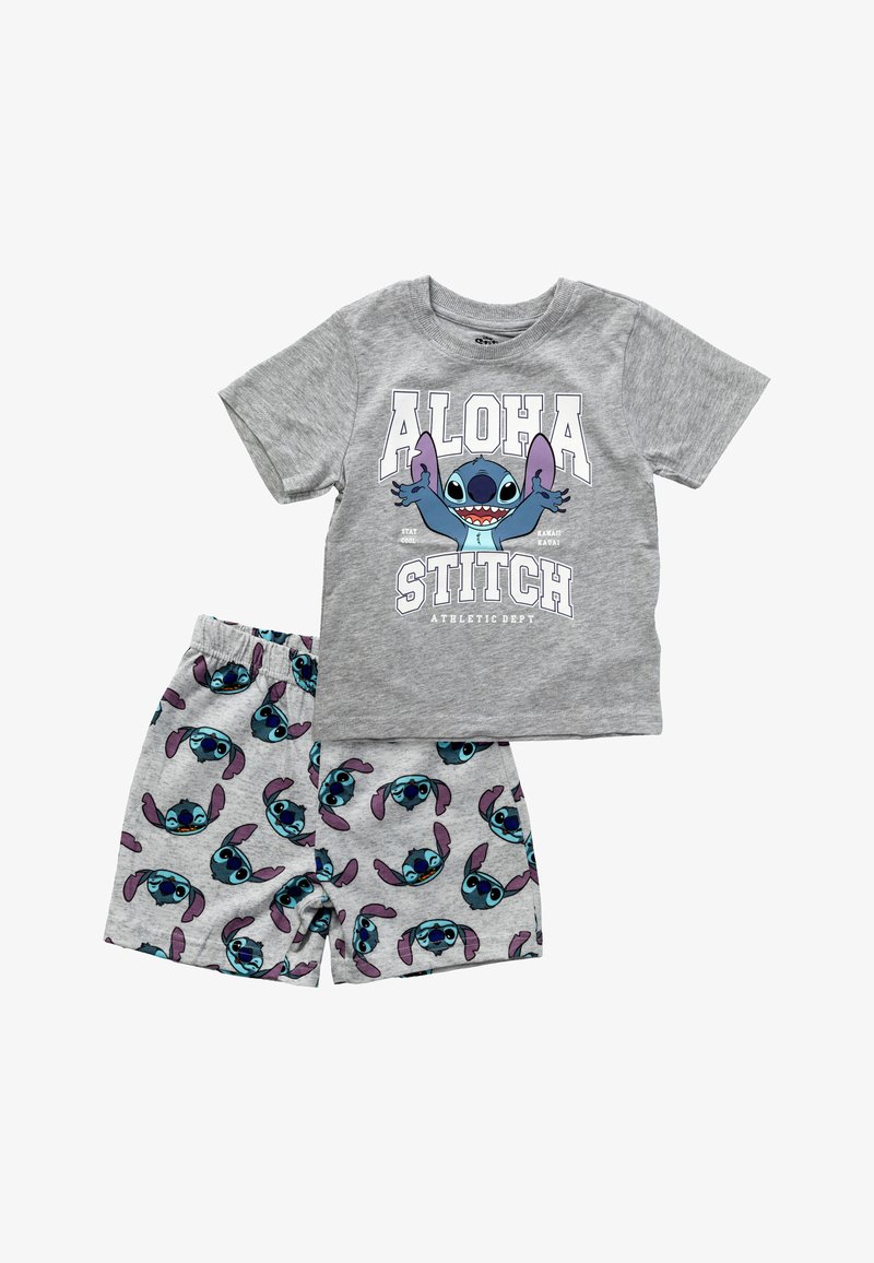 Ensemble de pyjama gris pour enfants avec le personnage Stitch de Lilo & Stitch ; le haut indique "ALOHA STITCH ATHLETIC DEPT", le short présente des visages répétés de Stitch.