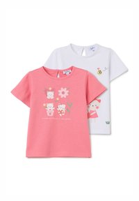 Dos camisetas de algodón: una rosa con gráficos de animales y texto, y una blanca con una ilustración de una abeja y una niña. Ambas tienen mangas cortas.