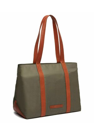 Sac fourre-tout vert olive avec des accents et des poignées en cuir marron. Forme rectangulaire avec une texture lisse et des détails de couture contrastants.