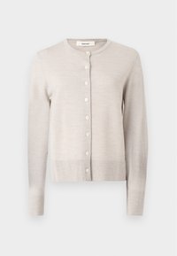 Lys beige, langermet strikket cardigan med rund hals og syv frontknapper, ribbestrikkede mansjetter og kant, merket "Selected."