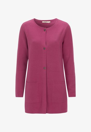 Fuchsia strikket cardigan med lange ærmer, rund hals, to frontlommer og tre frontknapper. Tekstureret stof med en glat overflade.