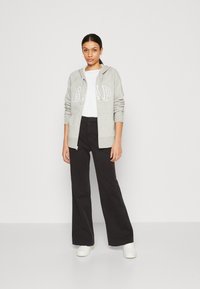 GAP HERITAGE - Majica s kapuljačom - light heather grey