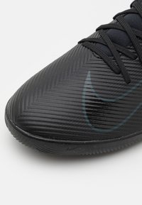 Nike Performance MERCURIAL SUPERFLY 10 CLUB IC - Scarpe da calcio indoor - black/deep jungle