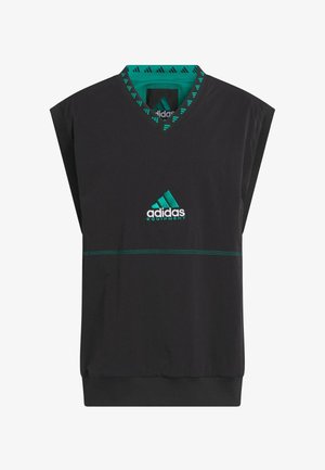 Crna bezrukavna majica s v-izrezom, s zelenim i crnim uzorkom na rubovima, Adidas logo u zelenoj boji i horizontalnom zelenom prugom.
